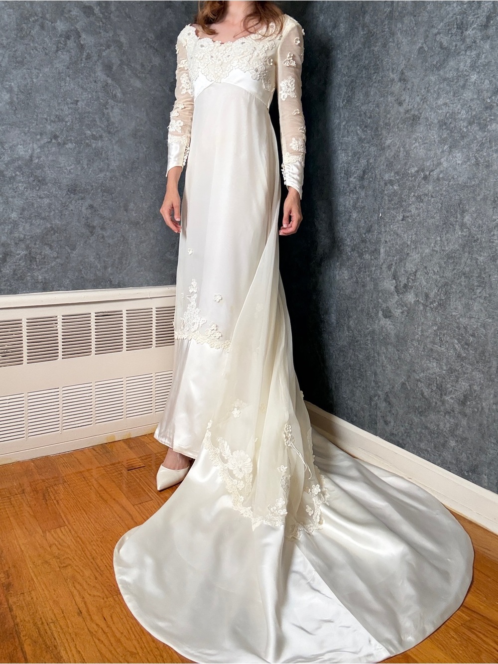 Vintage House of Bianchi Wedding Gown with Cathedral Veil — Size 4
